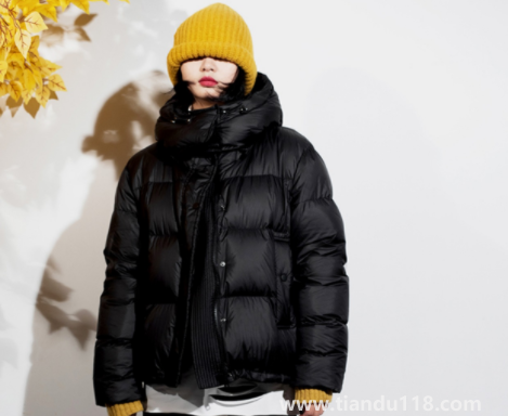 鵝絨服有味道是假的嗎（鵝絨衣服有味道怎么去味）