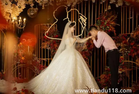 辦一場(chǎng)婚禮10萬夠嗎（現(xiàn)在一場(chǎng)婚禮什么價(jià)位合適）