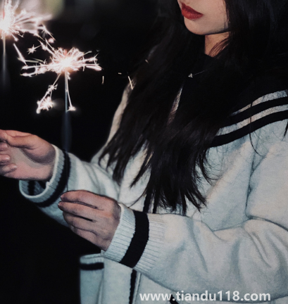 2023元旦跨年放仙女棒應(yīng)該發(fā)什么朋友圈（跨年夜跟女朋友怎么過有儀式感）