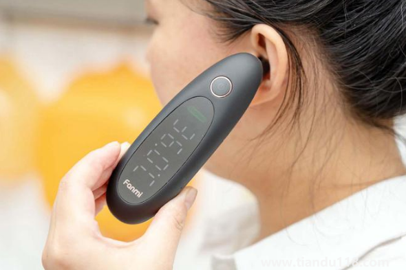 耳溫槍測(cè)兩只耳朵不一樣以哪個(gè)為準(zhǔn)（耳溫槍多少度才算發(fā)燒）