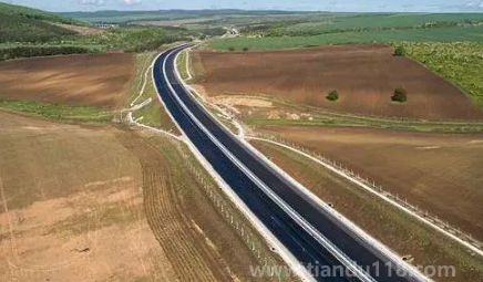 2023年大年初四開車上高速公路需要收費(fèi)嗎（春節(jié)走高速注意什么）