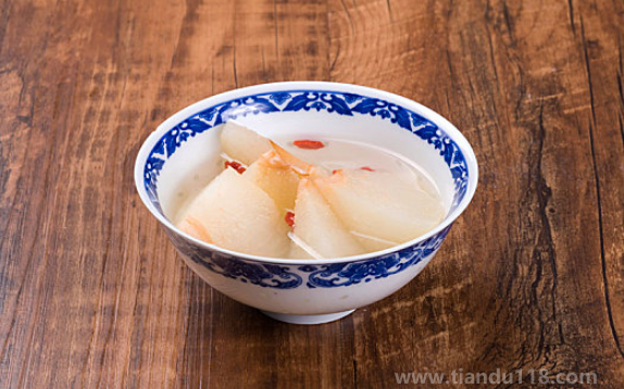 煮梨水削皮好還是不削皮好（煮梨水的做法）