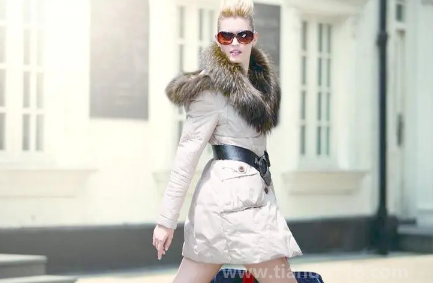 2023年后買羽絨服便宜還是年前買（一年什么時候買羽絨服最劃算）