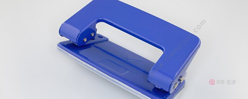 得力打孔機(jī)使用方法 如何使用得力打孔機(jī)(圖1) 得力打孔機(jī)使用方法