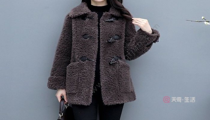 牛角扣大衣適合年齡